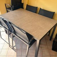 Tavolo da esterno con 6 sedie