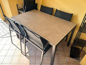 Tavolo da esterno con 6 sedie