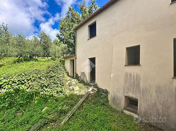 CASA INDIPENDENTE A CALCI