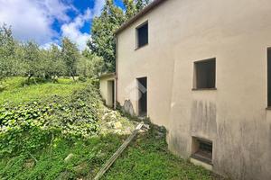 CASA INDIPENDENTE A CALCI