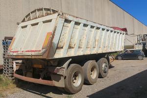 Semirimorchio ribaltabile