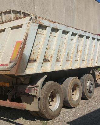 Semirimorchio ribaltabile