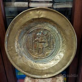 Antico piatto con scena biblica 