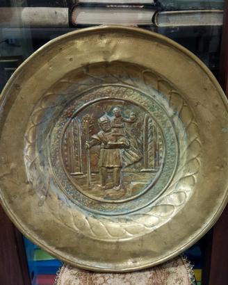 Antico piatto con scena biblica 