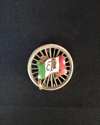 Vecchia spilla TCI con smalti