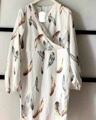 Vestito bianco stampa piume simbolo angelico