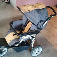 Passeggino a tre ruote