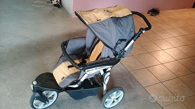 Passeggino a tre ruote