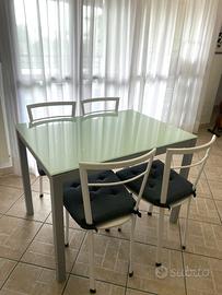Tavolo allungabile 100-140x70 vetro e 4 sedie