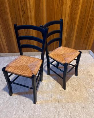 Sedie di legno con paglia