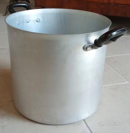 Pentolone in alluminio senza coperchio 
