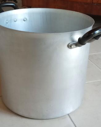 Pentolone in alluminio senza coperchio 