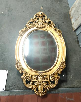 specchio verticale in legno intarsiato