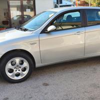 Alfa Romeo 147 jtdm 120cv "SCAMBI0 con BENZINA"