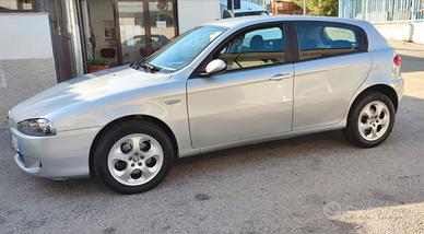 Alfa Romeo 147 jtdm 120cv "SCAMBI0 con BENZINA"