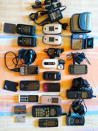 set vecchi telefonini + kit vivavoce universale 