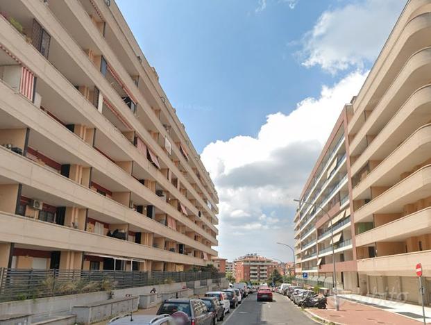 Fonte laurentina bilocale con balcone