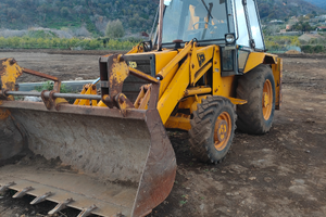 Terna jcb 3cx quattro ruote motrici