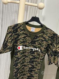 T-shirt Champion originale con fantasia camouflage