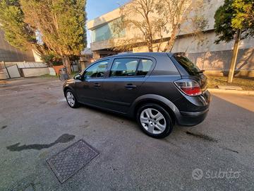 Opel Astra 1.6 16V VVT 5 porte Cosmo