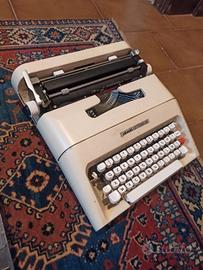 Macchina da Scrivere Vintage Olivetti Lettera 35 