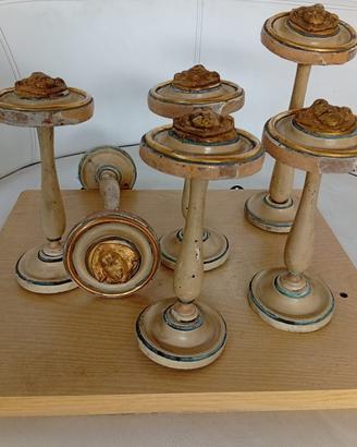 Gruppo Di 6 Cappelliere In Legno Tornito