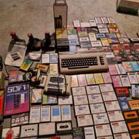 Commodore 64 con cassette giochi