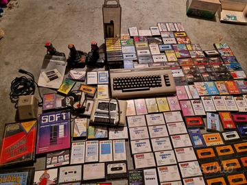 Commodore 64 con cassette giochi