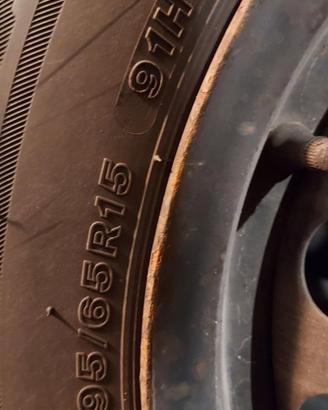 4 pneumatici invernali bridgestone 195/ 65 R15  91