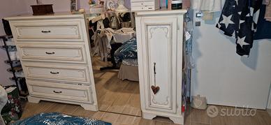 Cassettiera fatta e dipinta a mano