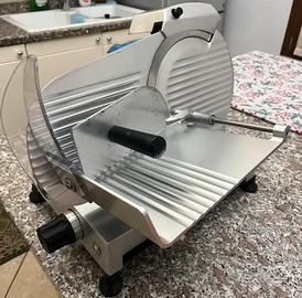 Affettatrice lama 22 CM. Leggi