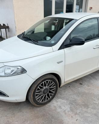 lancia ypsilon 1.3 mjt