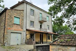 Villa di 200 m² con più di 5 locali a Varsi