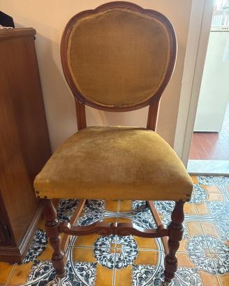 Tavolo rotondo in legno con 6 sedie