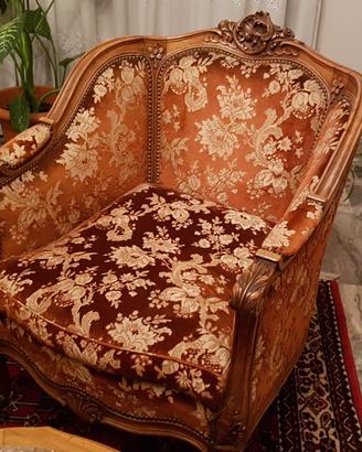 Poltrona Barocco fusto noce imbottito in velluto