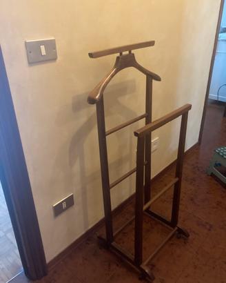 Porta abiti in legno