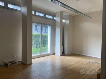 Immobile di 242 m² con 5 locali a Reggio Emilia