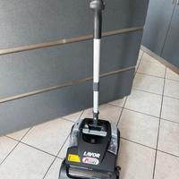 Lavasciuga pavimenti compatta adatta per piccole e