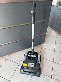 Lavasciuga pavimenti compatta adatta per piccole e