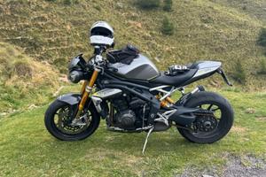 Triumph speed triple 1200rs