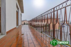 Appartamento a Torre d'Isola 5 locali