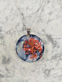 collana con veri fiori e luna in vetro di Murano 