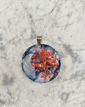 collana con veri fiori e luna in vetro di Murano 