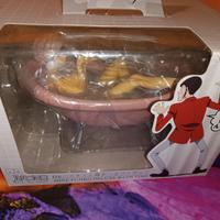 Figure Fujiko in vasca da bagno