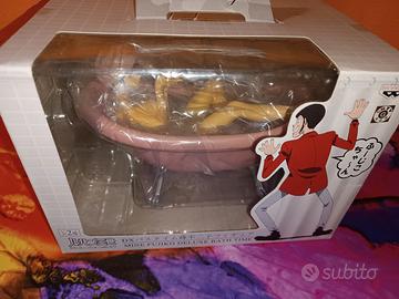 Figure Fujiko in vasca da bagno