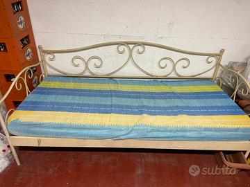 Divano letto in ferro