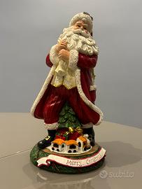 Babbo Natale con un sacco di doni in spalla