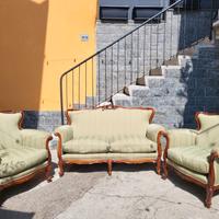 Coppia di poltrone e divano