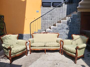 Coppia di poltrone e divano