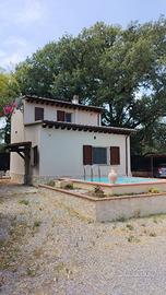 Villetta singola con giardino e piscina